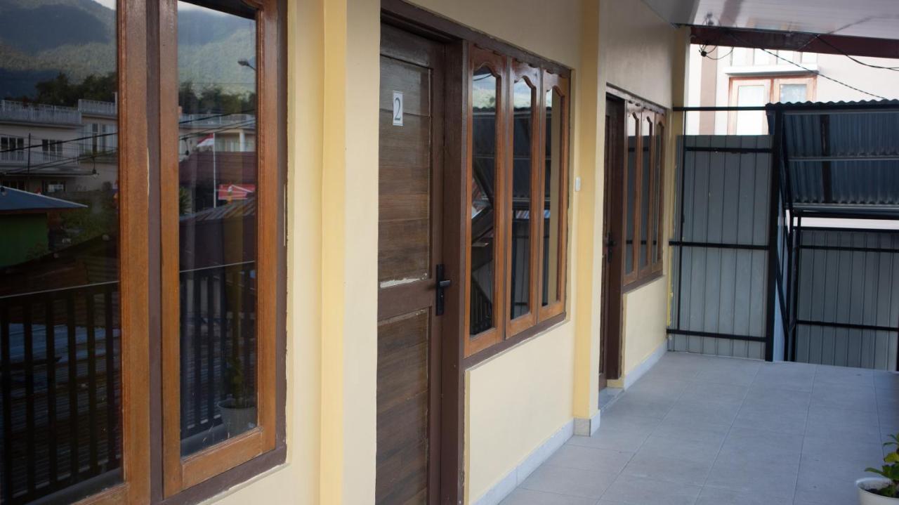 Tange Guest House Ruteng Exterior photo