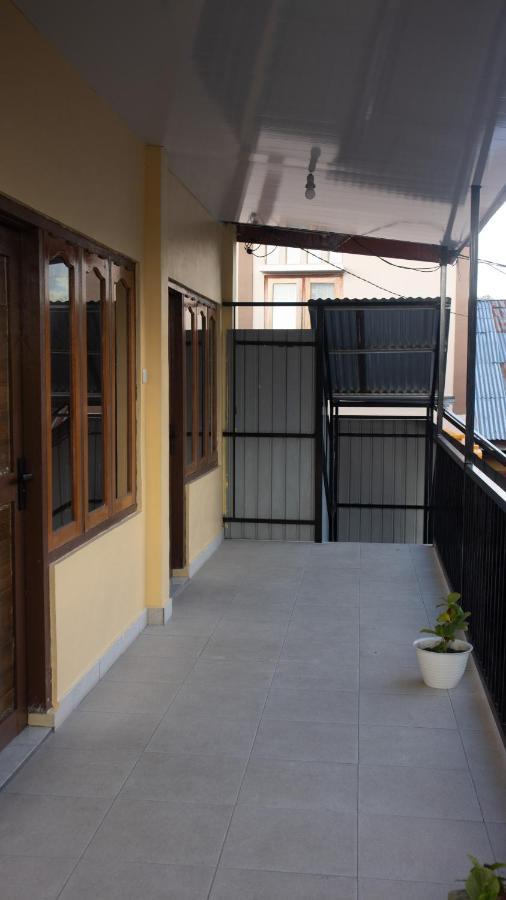 Tange Guest House Ruteng Exterior photo